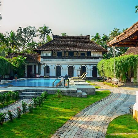 Kumarakom Tharavadu - A Heritage Hotel, คุมาราคม ภายนอก รูปภาพ